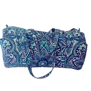 Vera Bradley quilted weekender bag with full zip top, large pockets at ends